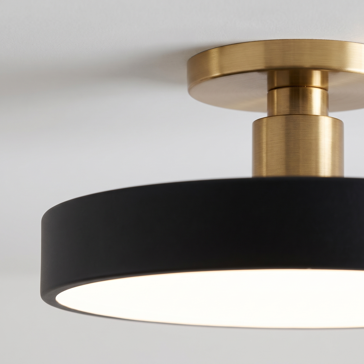 Close up of the Halo brushed brass stem and matte black drum